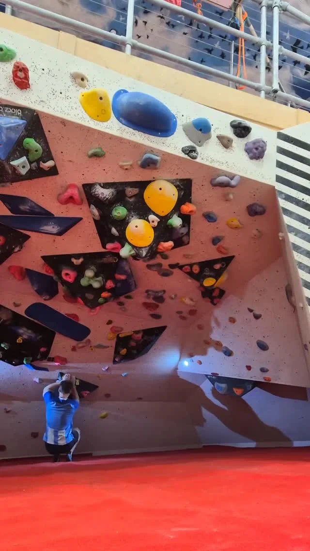 Sick send from @chalkin_myeye on this V7 in the Cave💪🏻