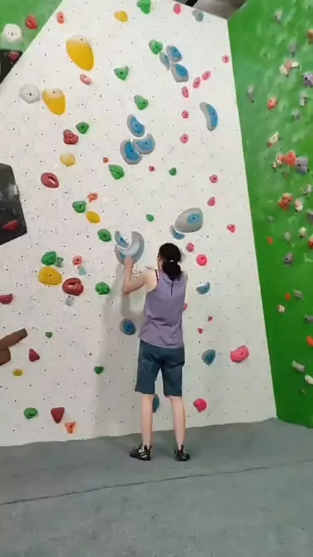 @ruth_valerie.r flying up this V5 on the Mezz💪🏻